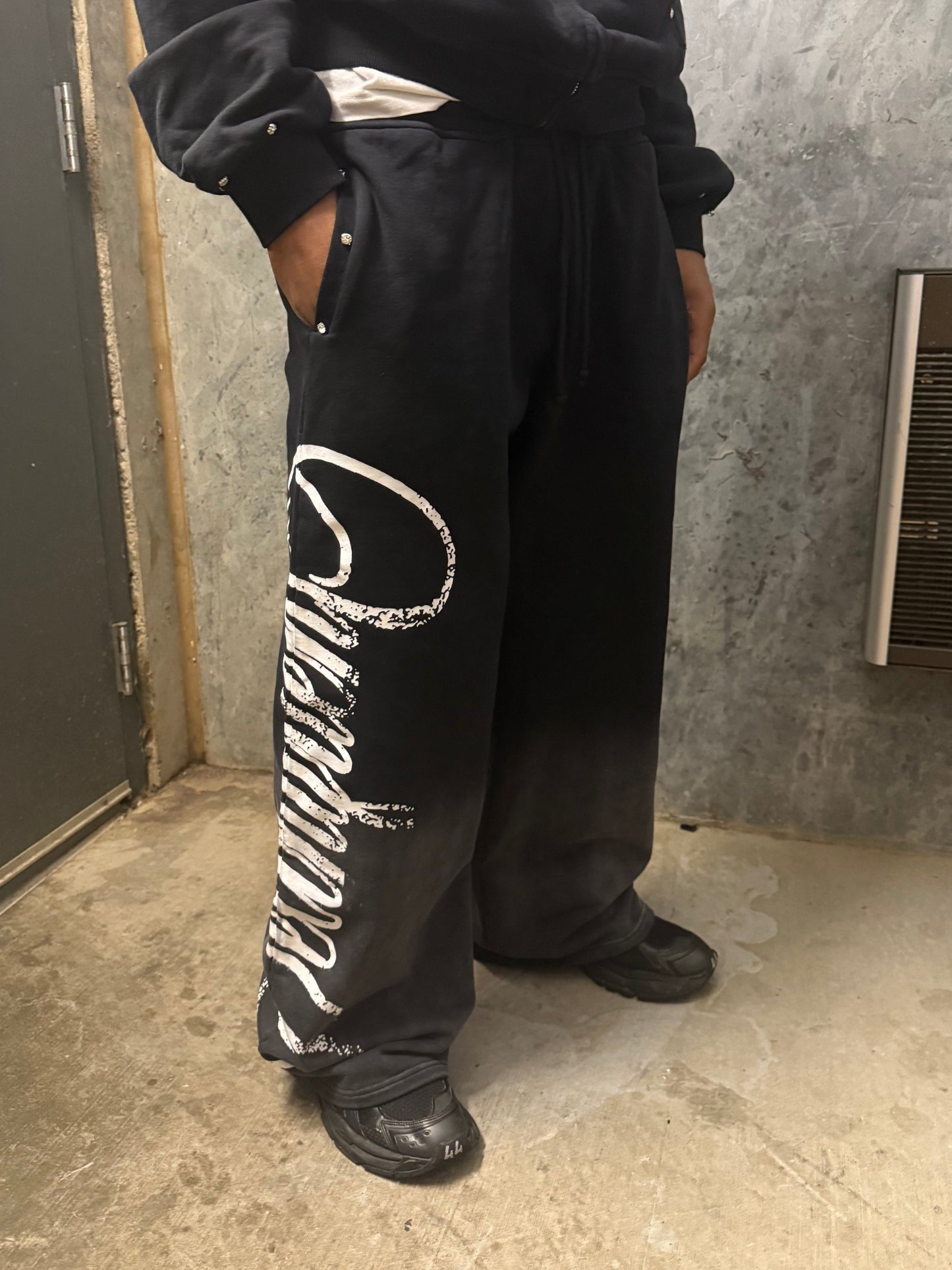 FATE SWEATS - BLACK